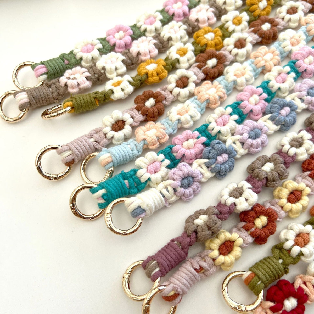 Flower Patterned Keychain Holder | Thrascher