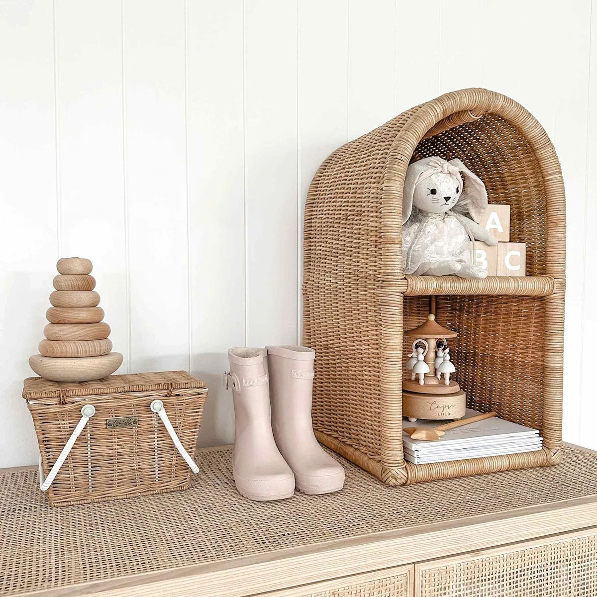 Handmade Shelf made of Woven Rattan | Thrascher