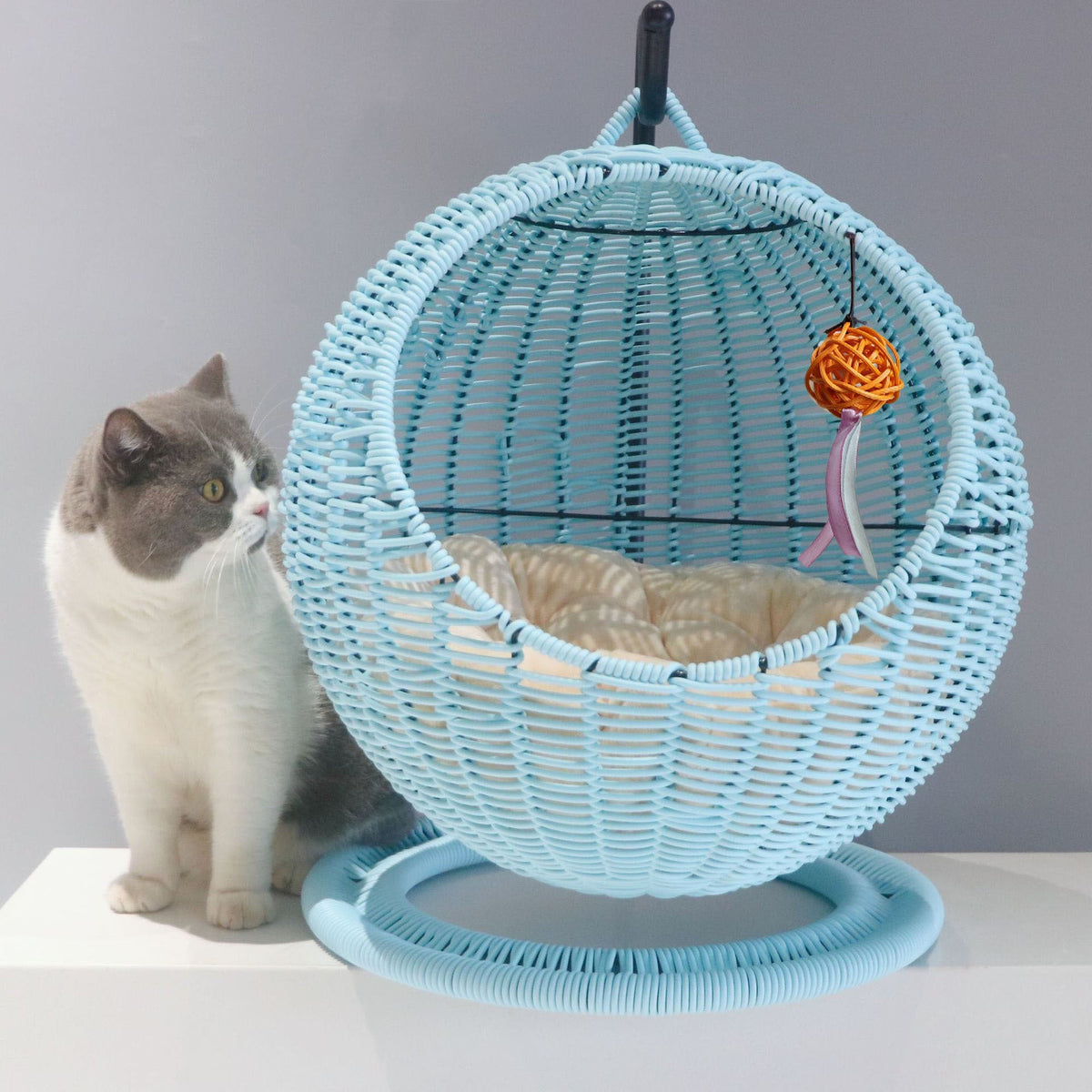 Hanging Chair made of Natural Material | Thrascher