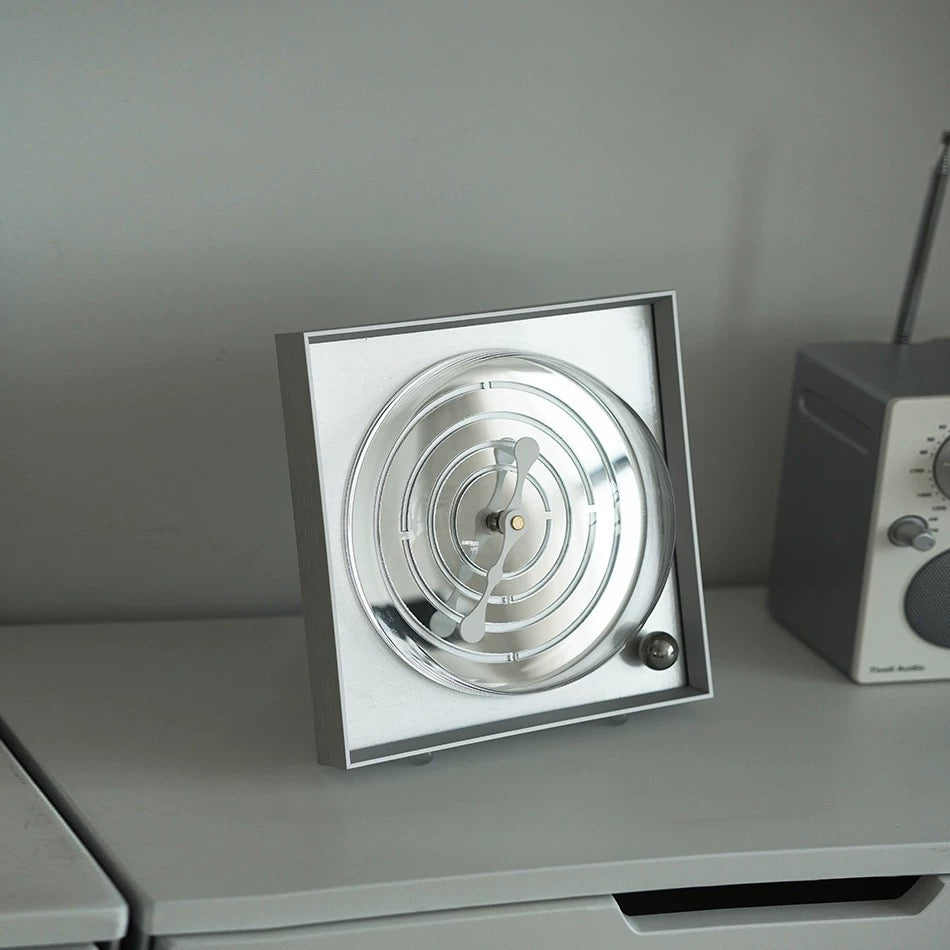 Ilndina Table Clock