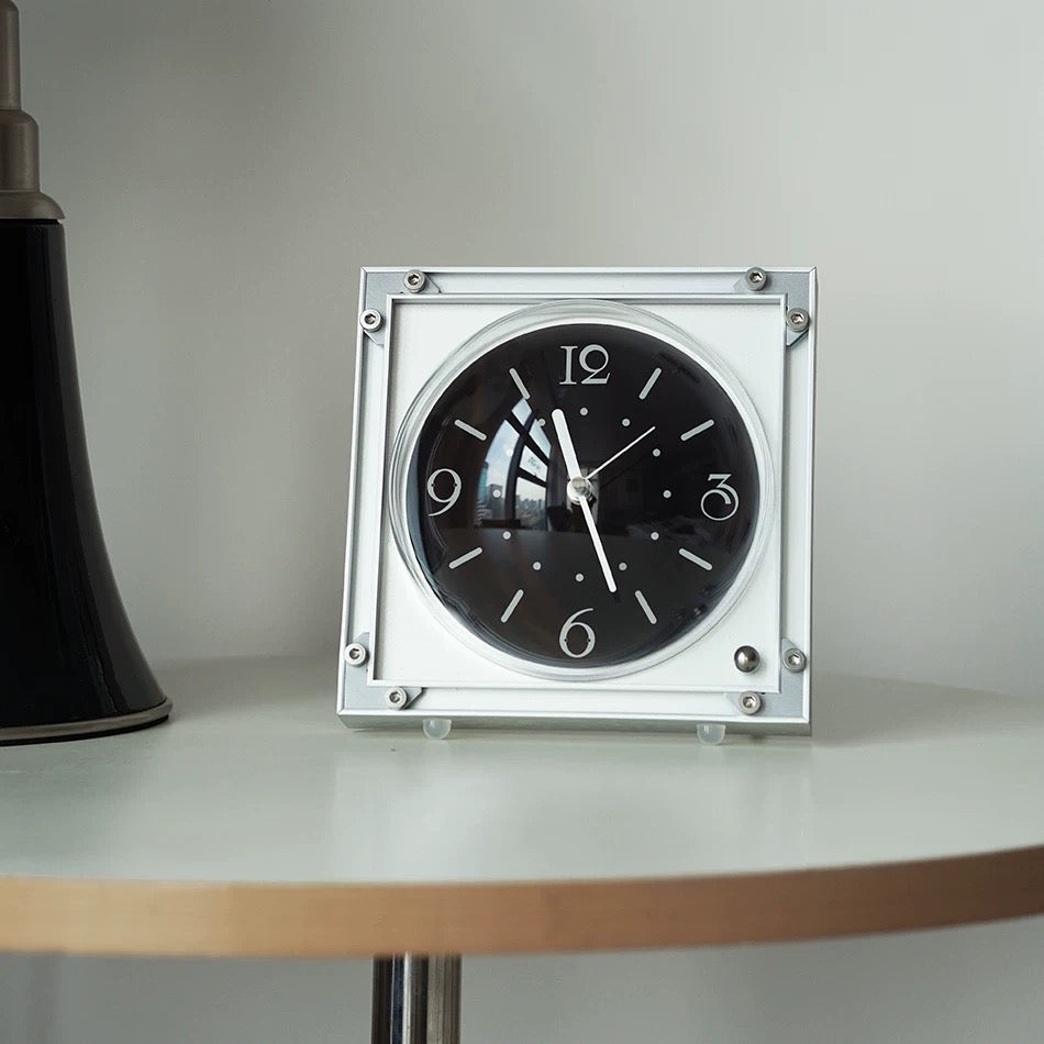 Ilndina Table Clock