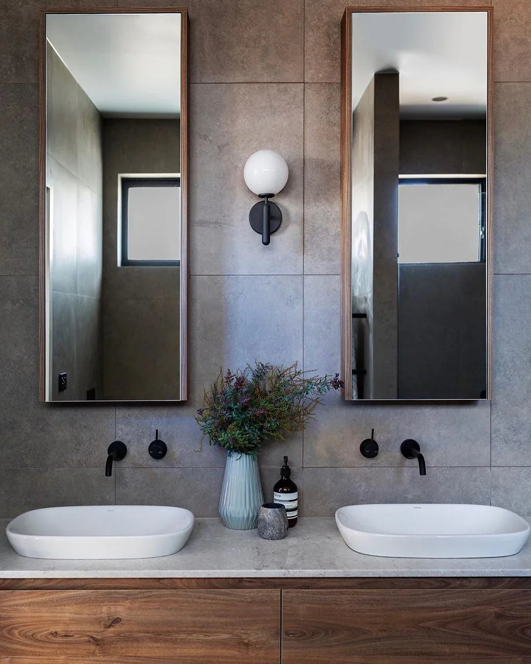 Linbando Wall Light