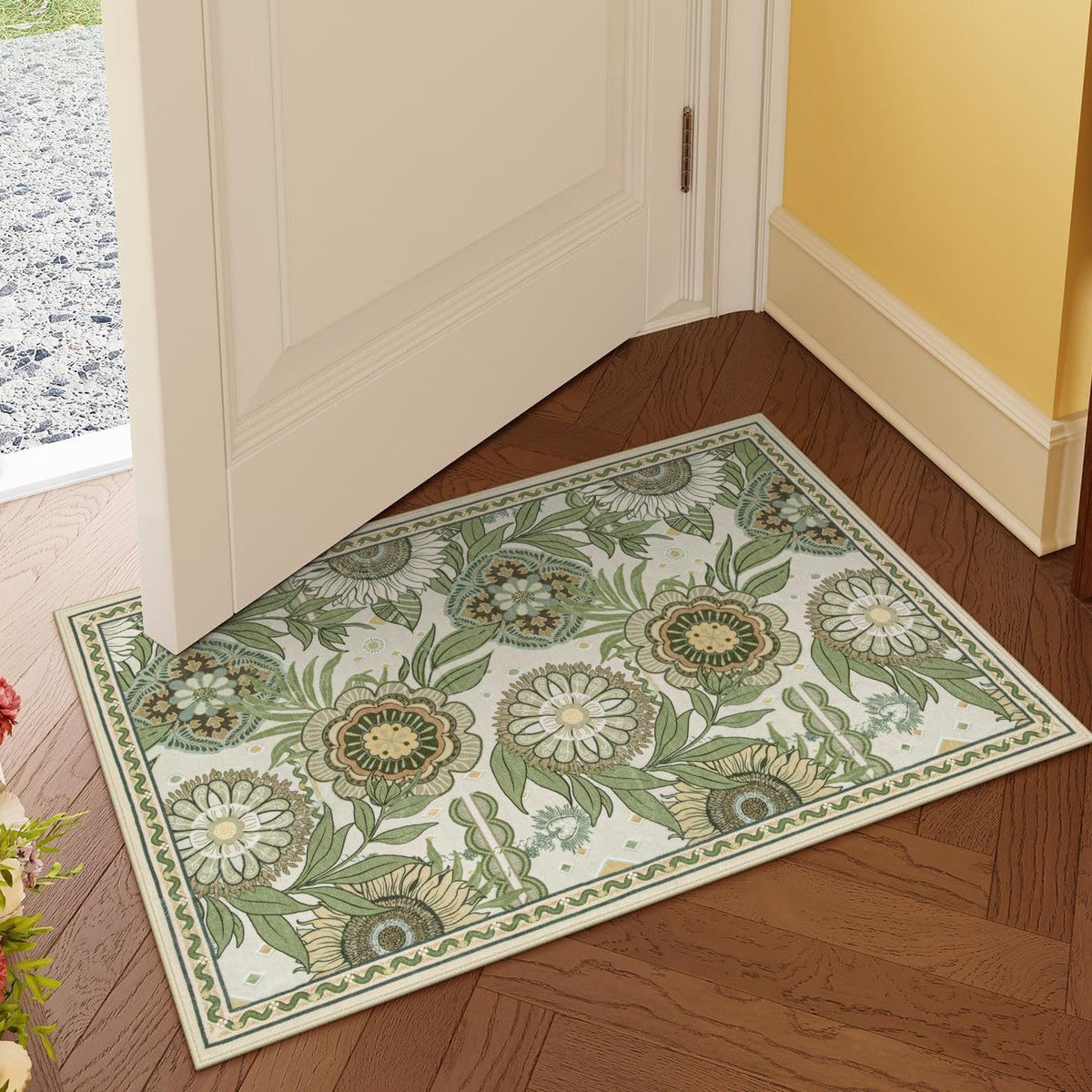 Luxurious Floral Design Bath Mat | Thrascher