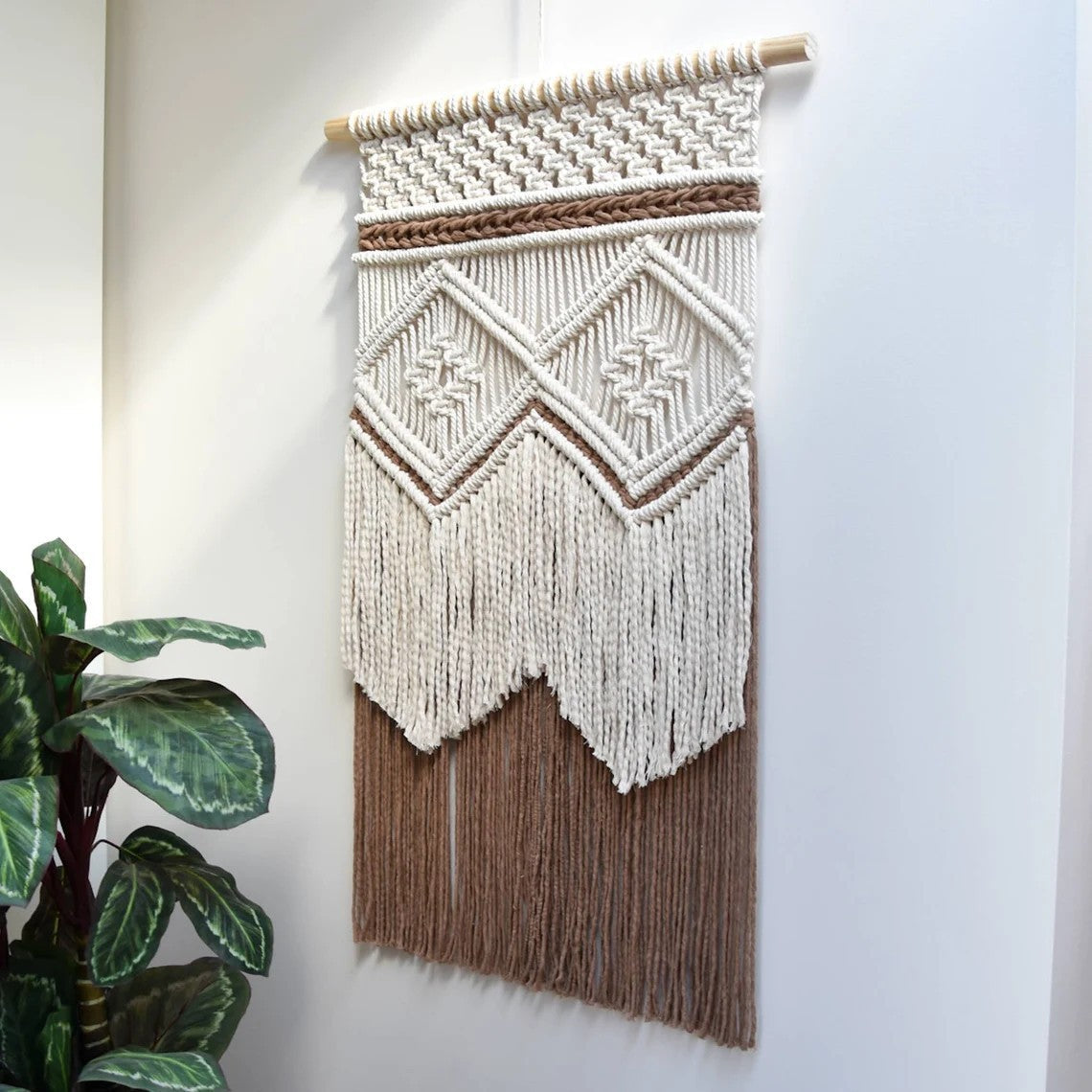Macrame Wall Decoration with Creative Fringes | Thrascher