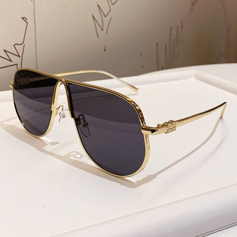 Men's Oversized Aviator Sunglasses with Metallic Frame and Gradient Lenses, view 3