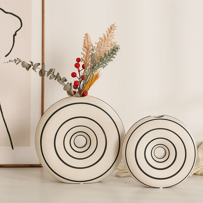 Modern and Stylish Ceramic Vase | Thrascher