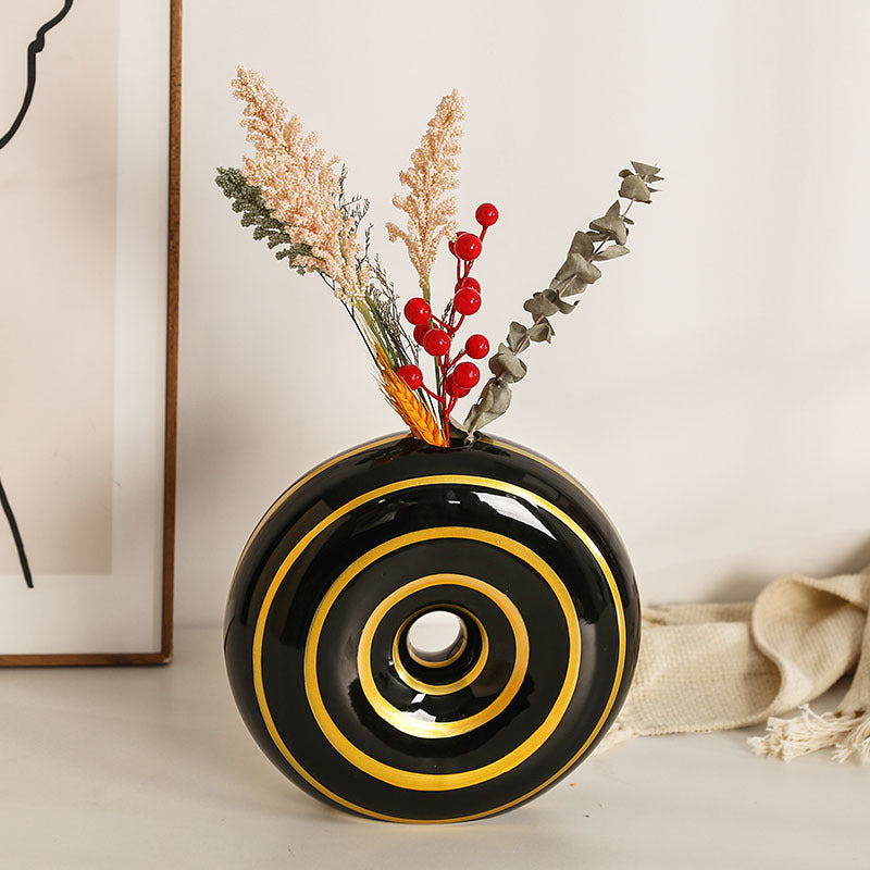 Modern and Stylish Ceramic Vase | Thrascher