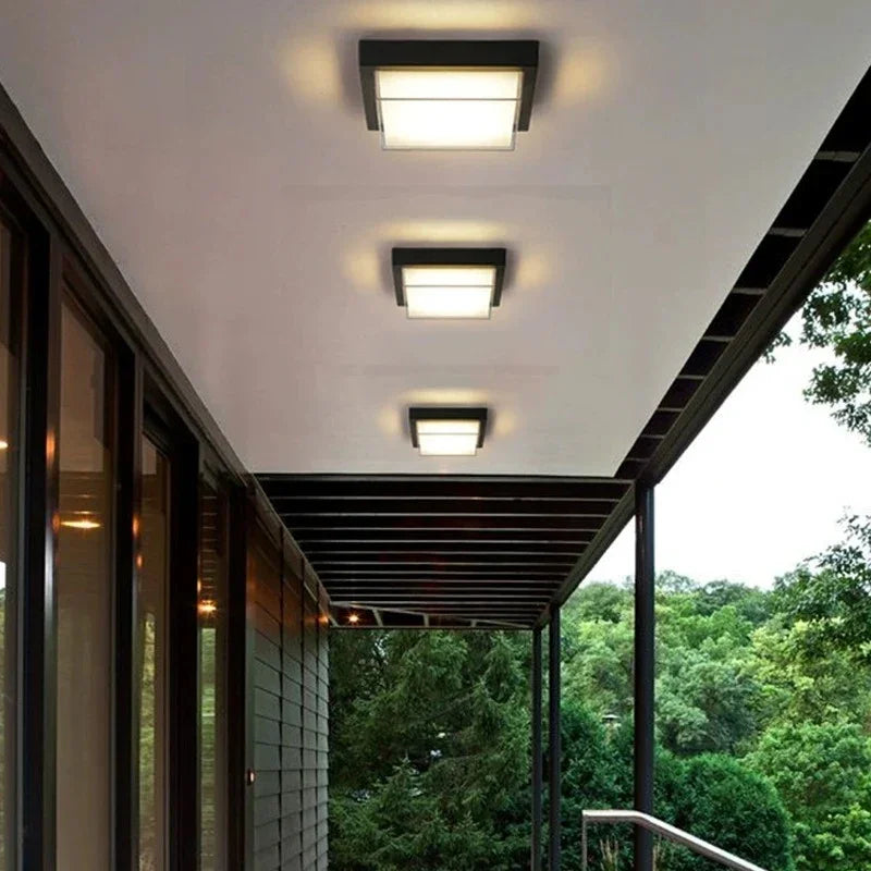Pellora Outdoor Light
