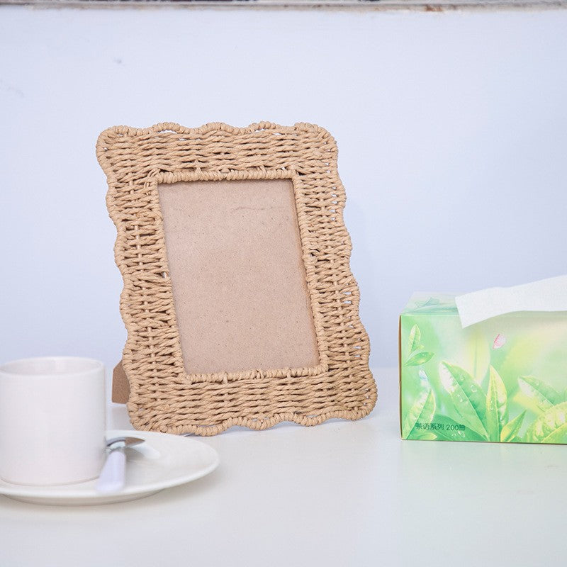Playful Picture Frame in Rattan Style | Thrascher