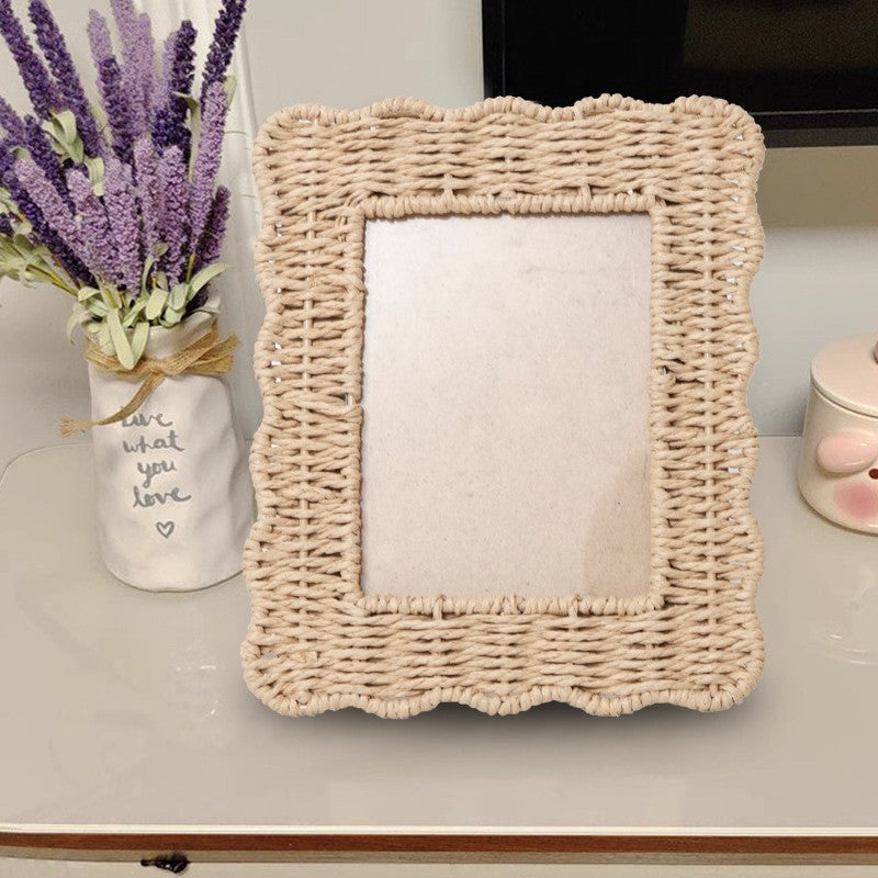 Playful Picture Frame in Rattan Style | Thrascher