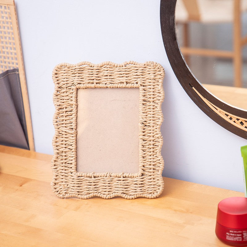 Playful Picture Frame in Rattan Style | Thrascher