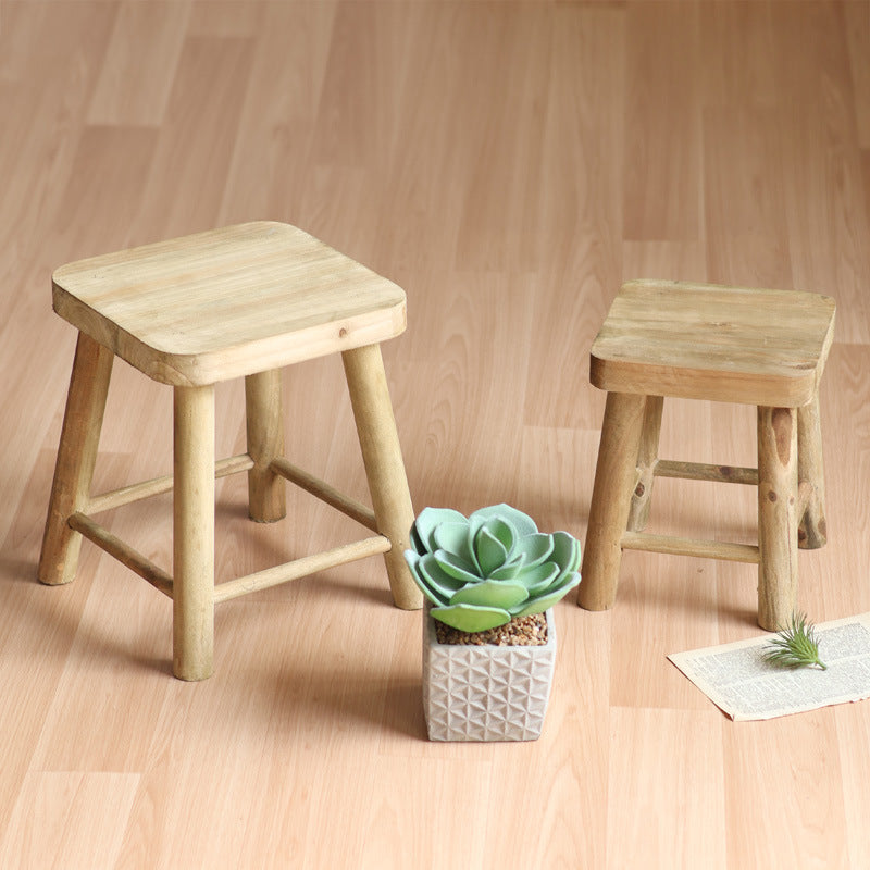Robust Stool made of Solid Wood | Thrascher