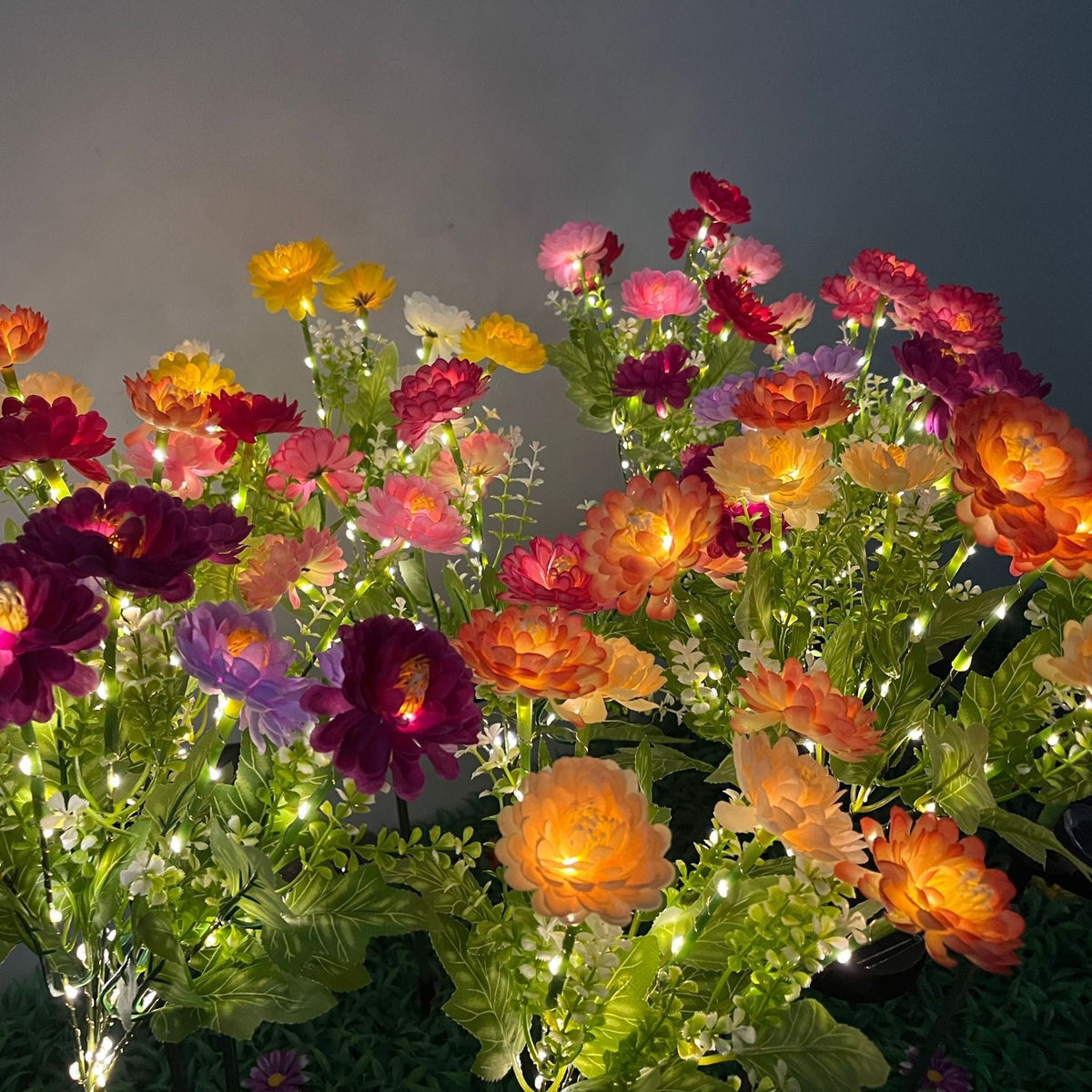 Solar-Powered Decorative Garden Stele with Lifelike Ranunculus Bouquet | Thrascher