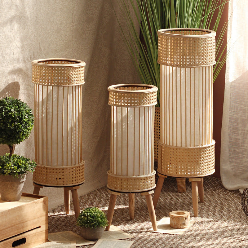 Stylish Floor Lamp in Modern Design | Thrascher