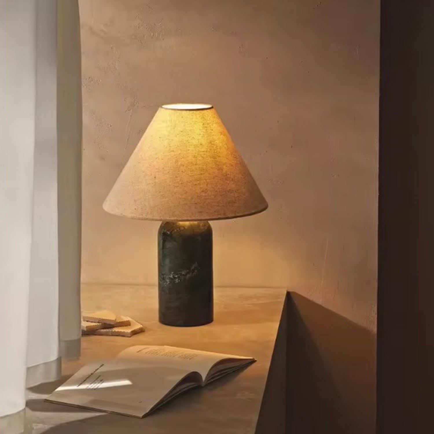 Valstola Table Lamp