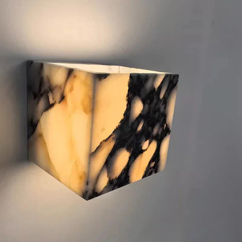 Valtvia Wall Lamp