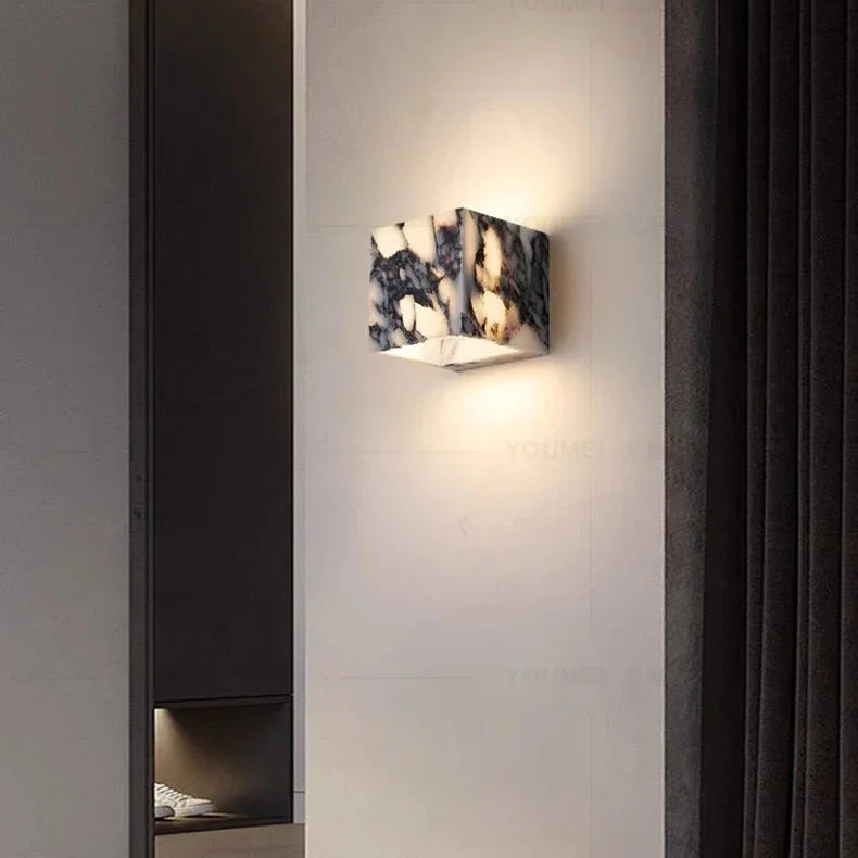 Valtvia Wall Lamp