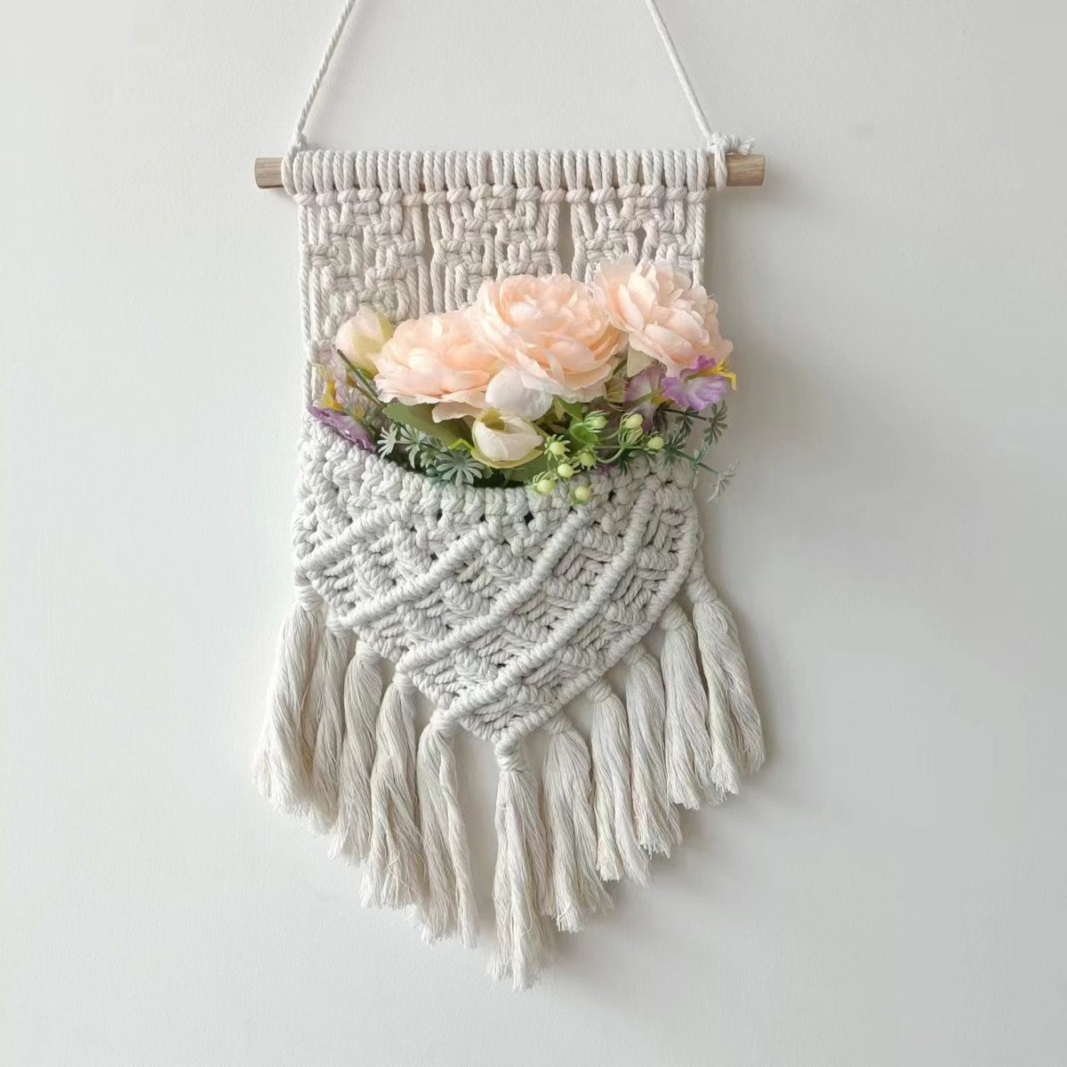 Wall-Mounted Macrame Planter | Thrascher