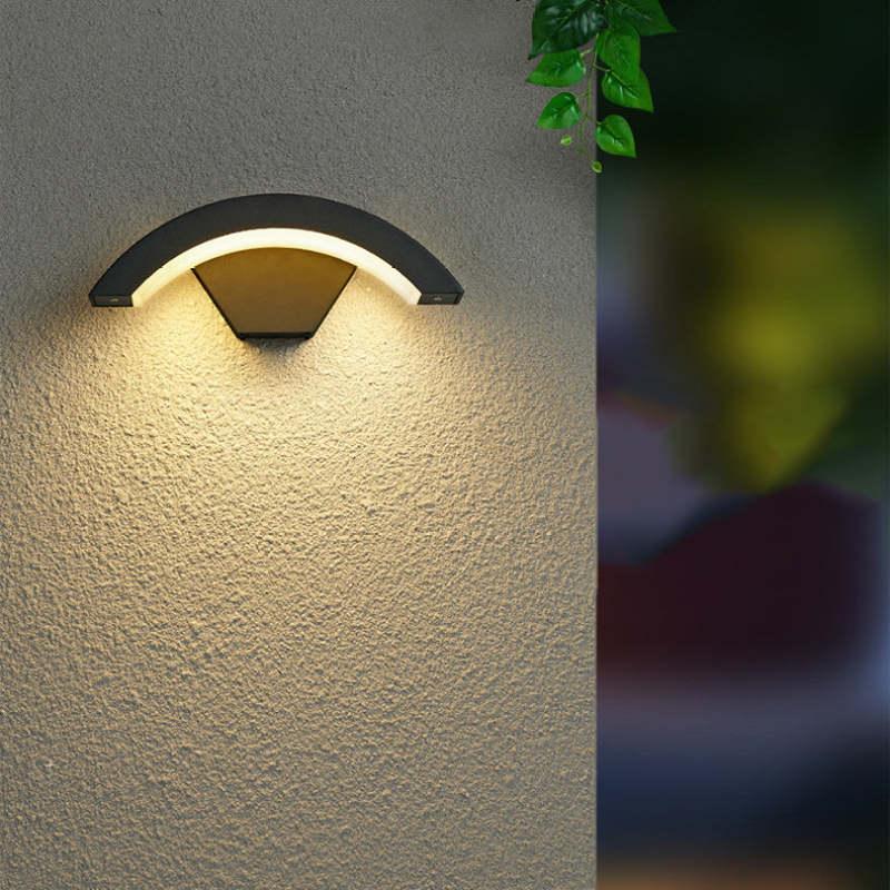 Wildella Outdoor Wall Lamp
