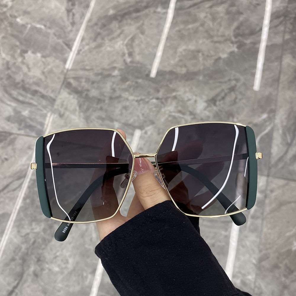 Women's Oversized Square-Lens Sunglasses with Glamorous Frame, view 2