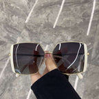Women's Oversized Square-Lens Sunglasses with Glamorous Frame, view 3