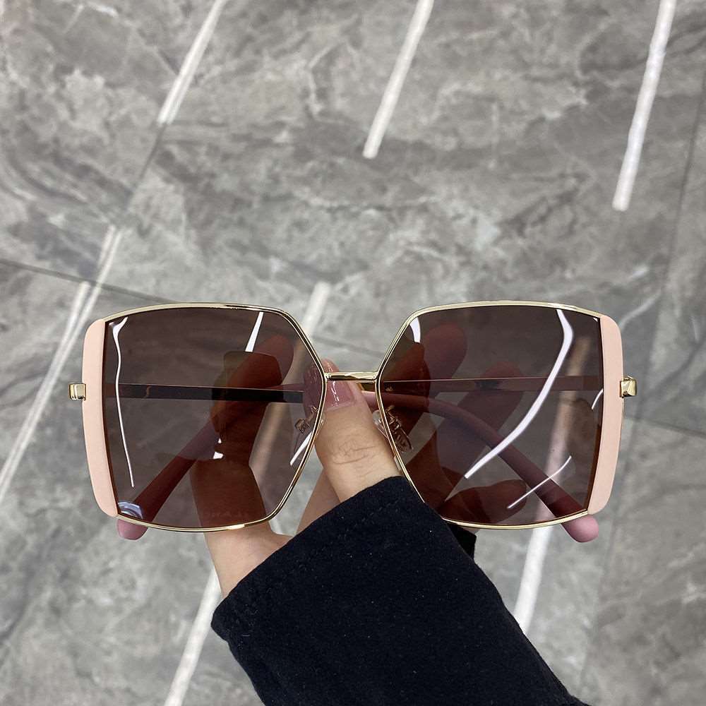 Women's Oversized Square-Lens Sunglasses with Glamorous Frame, view 4