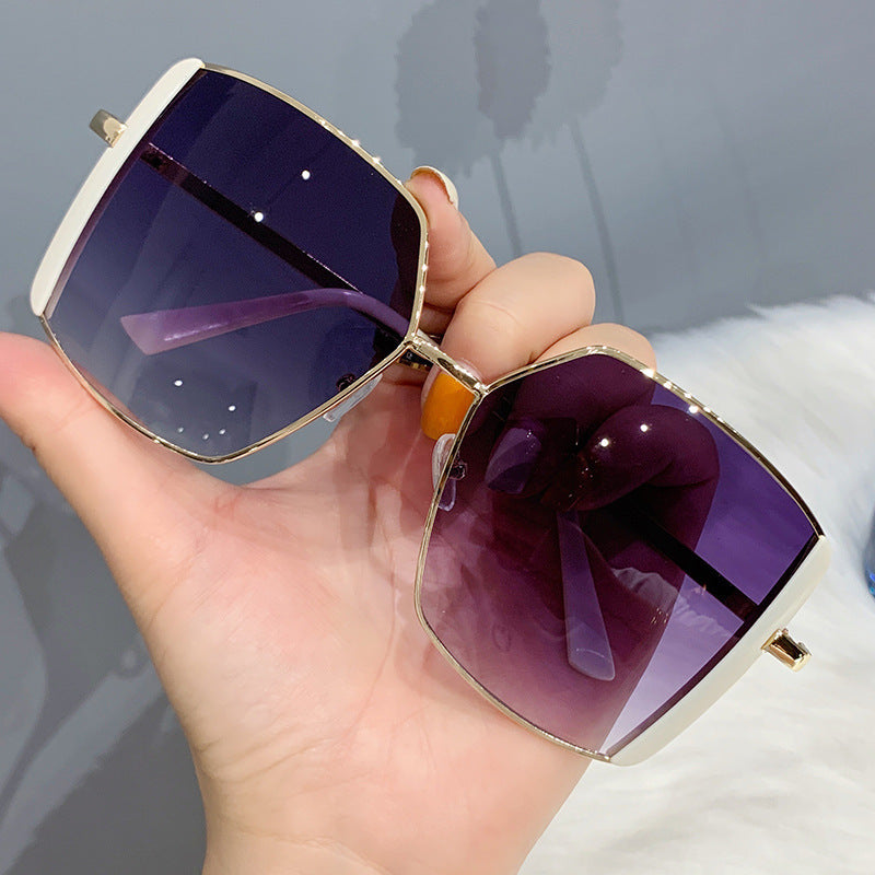 Women's Oversized Square-Lens Sunglasses with Glamorous Frame, view 9