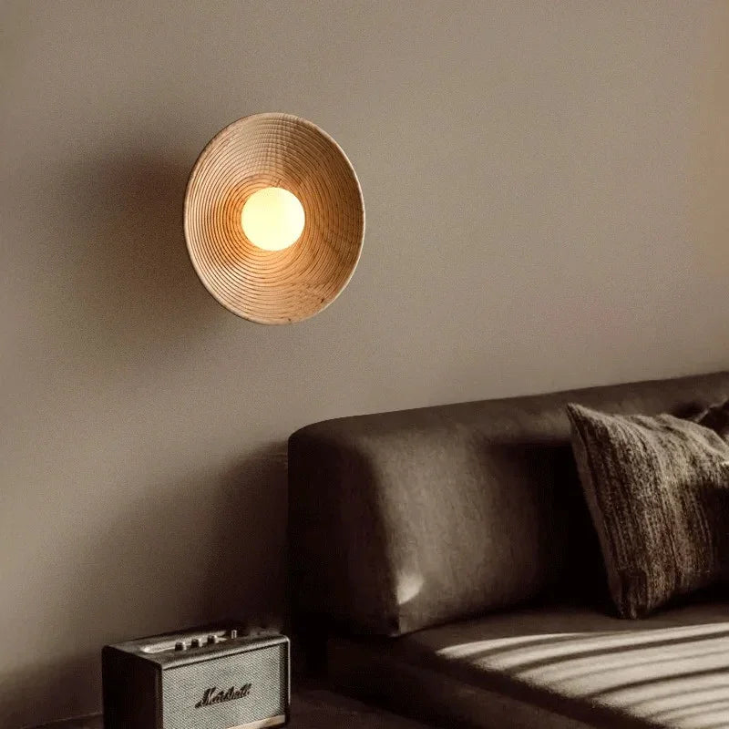 Yelmeno Wall Lamp